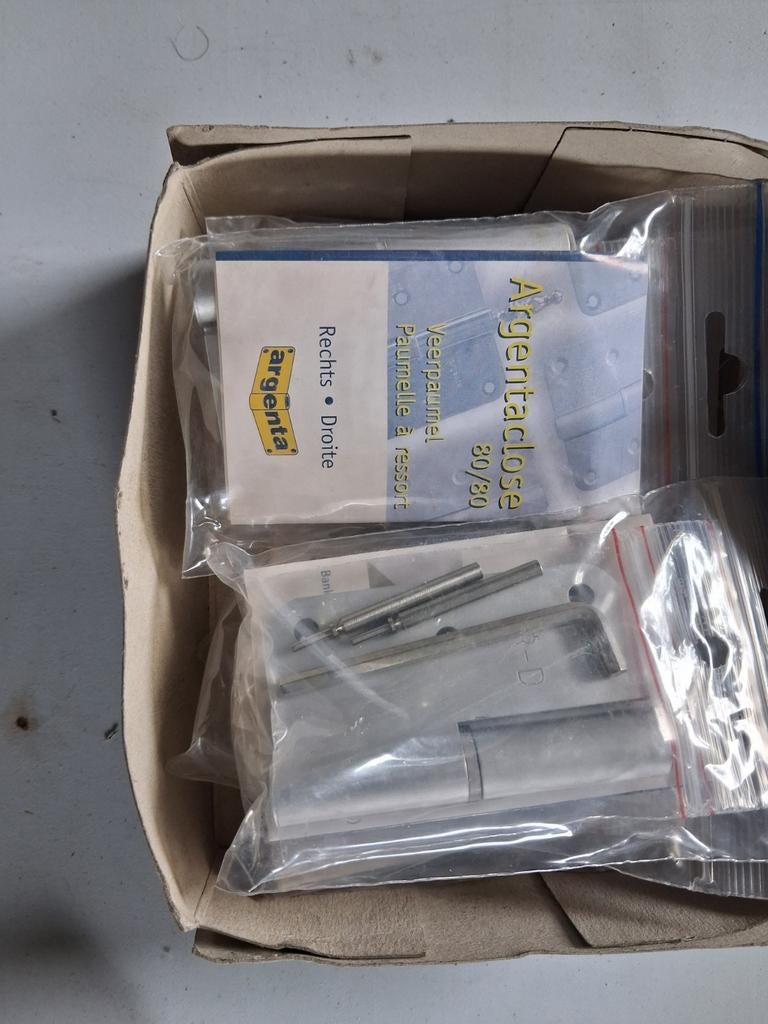 Veerpaumel argenta, Enlèvement