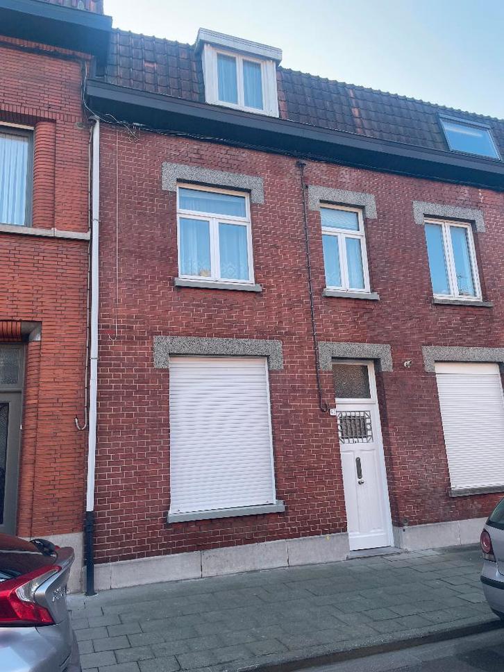 Maison à rénover avec 3 chambres, jardin et beau potentiel, Immo, Huizen en Appartementen te koop, Provincie Henegouwen, tot 200 m²