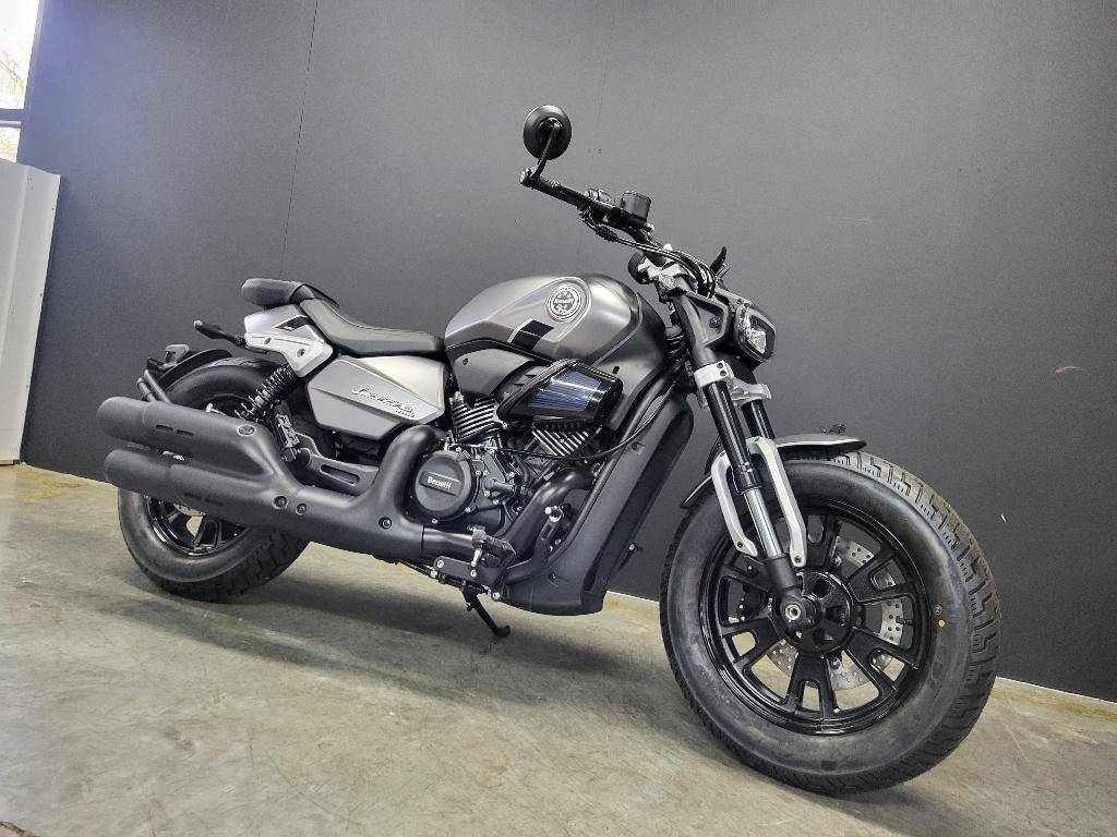 Benelli Leoncino Bobber 400 (LE) (5j garantie, 1j Assist), Entreprise, 2 cylindres, Permis Moto A2 minimum, 12 à 35 kW