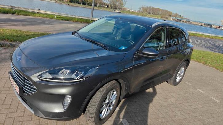 Ford kuga titanium 2023 1.5 bezine handgeschakeld, Auto's, Ford, Particulier, Kuga, Achteruitrijcamera, Airbags, Benzine, Grijs