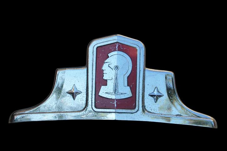 Pontiac silver streak 1948 Amerikaanse oldtimer embleem, Antiek en Kunst, Curiosa en Brocante, Ophalen of Verzenden