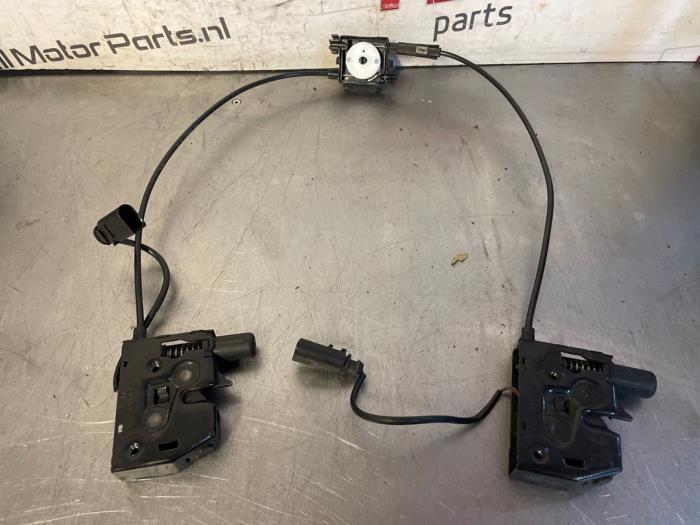 Mécanique de verrouillage capot d'un Audi A6, Autos : Pièces & Accessoires, Carrosserie & Tôlerie, Audi, Utilisé, 3 mois de garantie