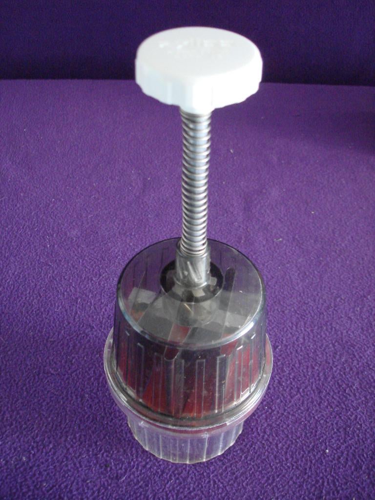 Zyliss NR 557 Zwitserse voedselhakker., Enlèvement ou Envoi, Neuf, Autres matériaux, Autres types