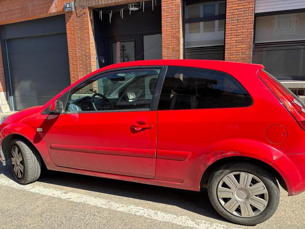 Vendre la voiture d'un voisin, Rouge, 3 places, Noir, 44 kW