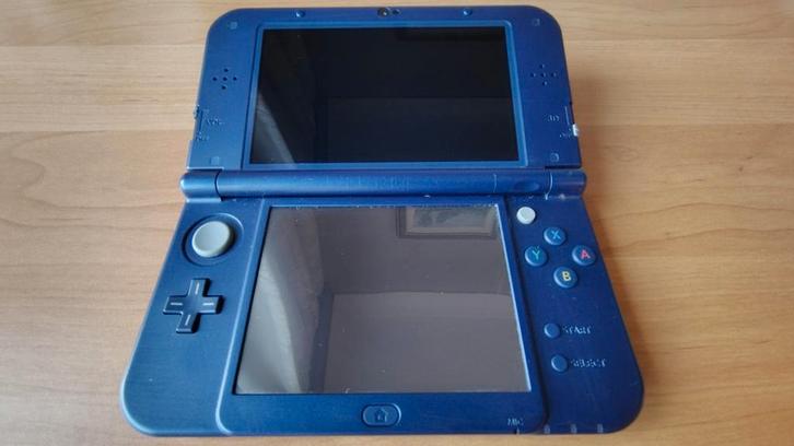 New Nintendo 3DS XL - Metallic Blue - In zeer goede staat!, Games en Spelcomputers, Spelcomputers | Nintendo 2DS en 3DS, Zo goed als nieuw