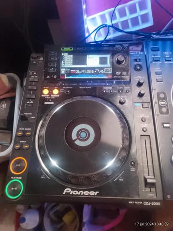 2x pioneer cdj 2000 incls flightcase disponible aux enchères