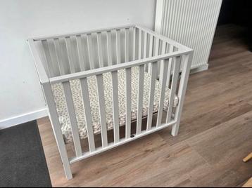 Box baby, inclusief matras en met gratis matrasovertrekken, Enlèvement, Comme neuf, Carré, Réglable en hauteur
