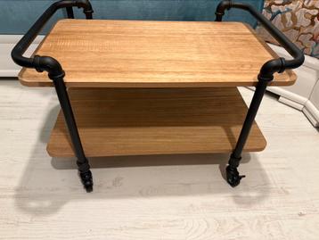 Table d’appoint beschikbaar voor biedingen