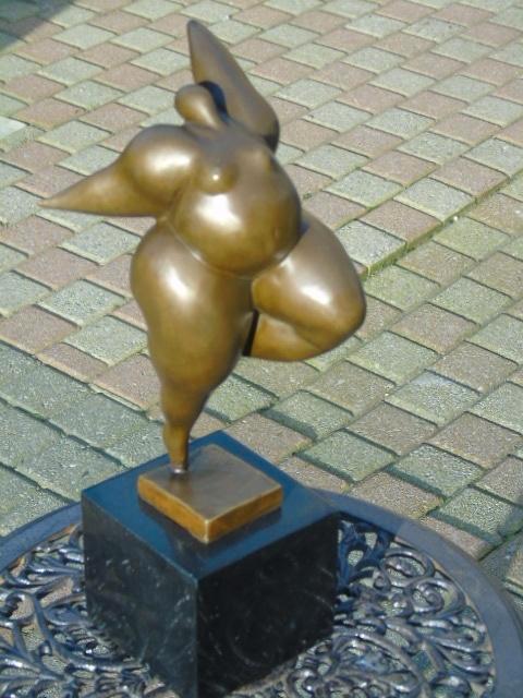 Dikke vrouw in brons gesigneerd, MILO, Antiek en Kunst, Antiek | Brons en Koper, Brons, Ophalen of Verzenden