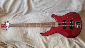 Basse yamaha TRBX 304 rouge 
+ housse + cordes + médiator beschikbaar voor biedingen