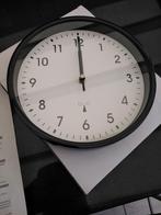 Zwarte radiogestuurde klok nieuw in de doos, Ophalen, Zo goed als nieuw