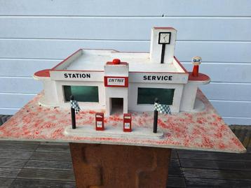 Een houten garage uit de jaren 50 / 60 . beschikbaar voor biedingen