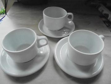 porseleinen nieuwe koffietas en bordje uit te kiezen beschikbaar voor biedingen