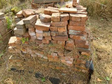 Teruggewonnen stenen, afmetingen 18-18,5 x 4,5-5 cm  beschikbaar voor biedingen