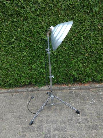 Vintage vloerlamp  beschikbaar voor biedingen