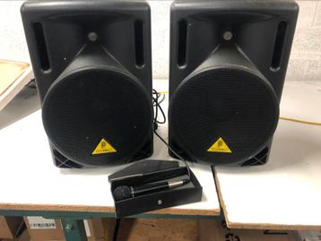 Behringer speakers B212D met micro, Musique & Instruments, Enlèvement, Comme neuf, 500 à 1000 watts, Moniteur(ampli)