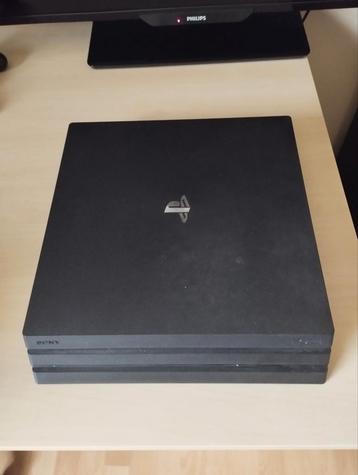 PS4 pro met controller en 5 spellen beschikbaar voor biedingen