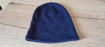 Blauwe muts beschikbaar voor biedingen