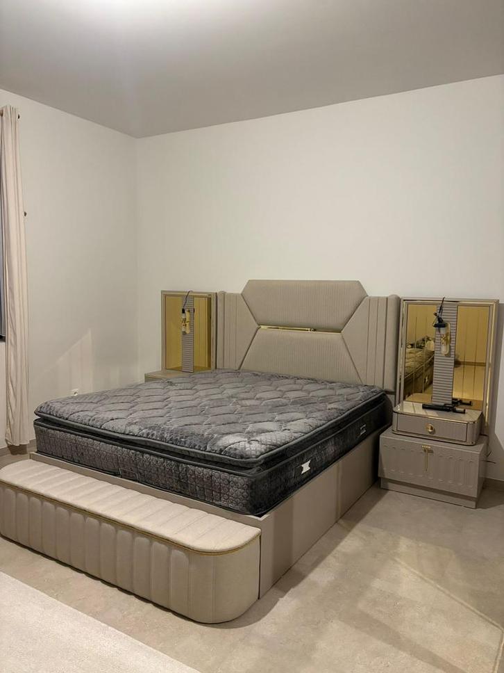 Lit avec matelas, Maison & Meubles, Chambre à coucher | Lits, Comme neuf, 200 cm, Enlèvement