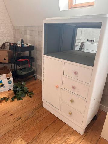 Opberg/speelgoed kast kinderkamer beschikbaar voor biedingen