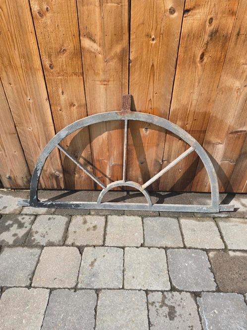 Gietijzeren stalraam 80x42cm (Zie beschrijving), Tuin en Terras, Tuinwanddecoratie, Gebruikt, Ophalen