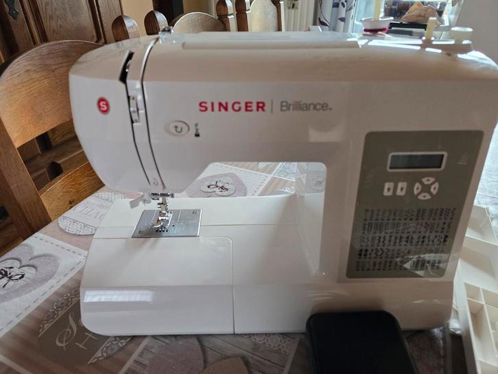 Machine à coudre, Hobby en Vrije tijd, Naaimachines en Toebehoren, Zo goed als nieuw, Naaimachine, Singer, Ophalen