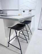 2 zwarte metalen barkrukken 62 cm, Huis en Inrichting, Barkrukken, Ophalen, Zo goed als nieuw