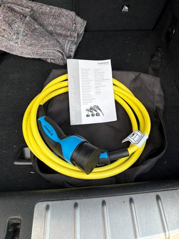 Câble de chargement beschikbaar voor biedingen