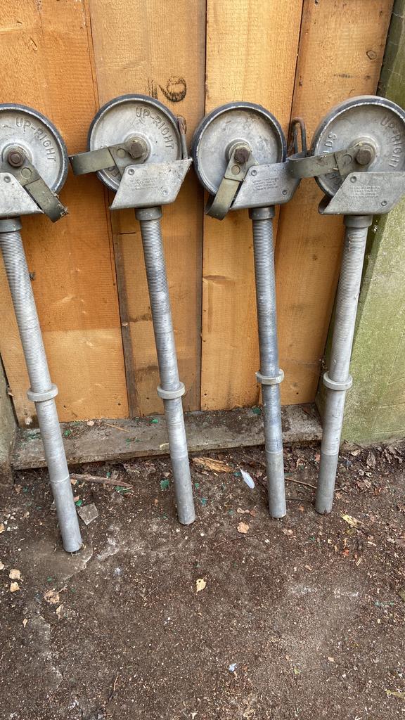 Upright bouw steiger  wielen  4 stuks, Doe-het-zelf en Bouw, Steigers, Zo goed als nieuw, Ophalen