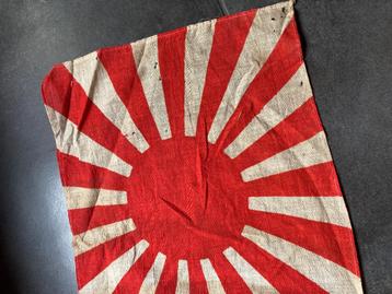 DRAPEAUX JAPONAIS WW2 militaria disponible aux enchères