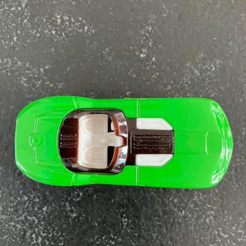 Groen plastic autootje Die Cast beschikbaar voor biedingen