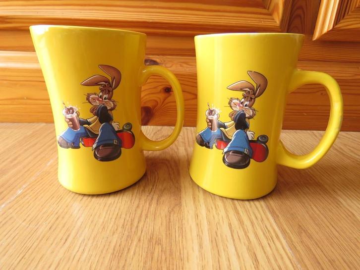 2 mug tasses lapin Nesquik 50 ans, Huis en Inrichting, Keuken | Servies, Zo goed als nieuw, Kop(pen) en/of Schotel(s), Ophalen of Verzenden