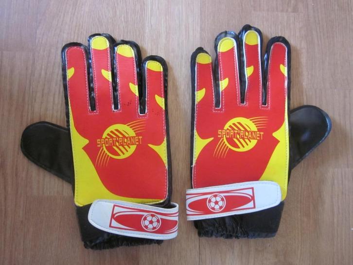 Een paar nieuwe keeperhandschoenen, Sport en Fitness, Voetbal, Nieuw, Handschoenen, Maat L, Ophalen of Verzenden