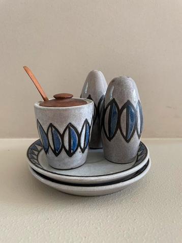 Vintage mid century set keramiek beschikbaar voor biedingen