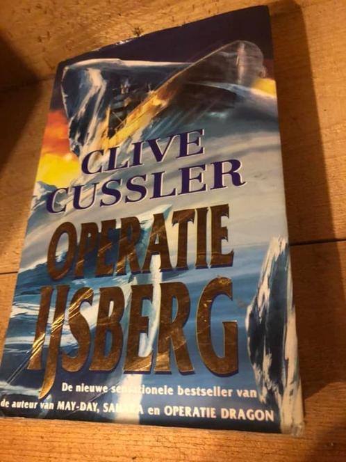 Operatie ijsberg, Clive Cussler, Boeken, Thrillers, Zo goed als nieuw, Amerika, Ophalen of Verzenden