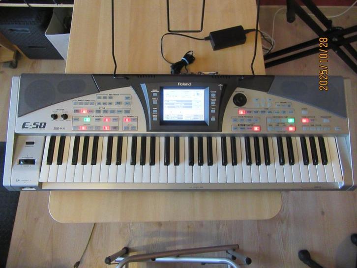 Roland E 50 ( workstation ), Muziek en Instrumenten, Keyboards, Gebruikt, 61 toetsen, Roland, Aanslaggevoelig, Midi-aansluiting