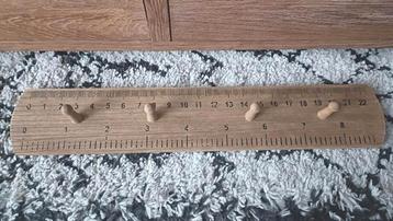 Houten kapstok 58 cm x 10 cm beschikbaar voor biedingen