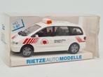 Volkswagen VW Sharan ambulance - Rietze 1:87, Zo goed als nieuw, Auto, Rietze, Verzenden