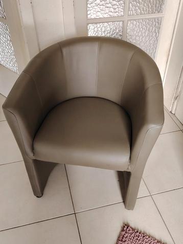 Lot de 4 divans  beschikbaar voor biedingen