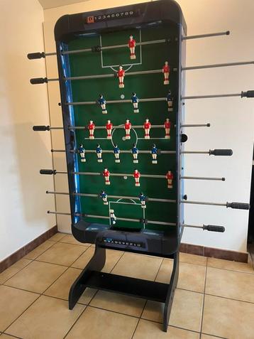 Inklapbare voetbaltafel beschikbaar voor biedingen