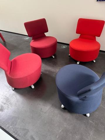 Cassina Aki fauteuils beschikbaar voor biedingen