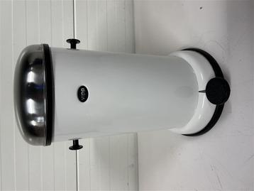 A7104. VIPP prullenbak beschikbaar voor biedingen