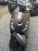 Grijze  50cc brommer aklasse, Ophalen, Zo goed als nieuw