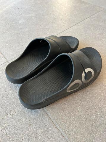 Oofos slipper heren maat 42 beschikbaar voor biedingen