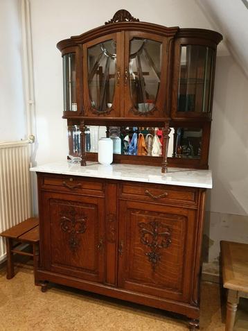 Antieke kast met marmeren blad, spiegel en vitrine (2 stuks) beschikbaar voor biedingen