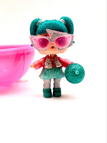 LOL SURPRISE glitter poppetje met toebehoren in bol beschikbaar voor biedingen