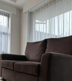 grijze tweezit, Huis en Inrichting, Zetels | Zetels, Ophalen, Hout, Gebruikt, 150 tot 200 cm