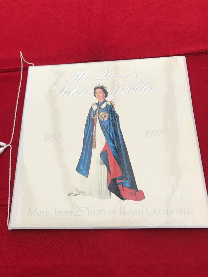 LP " The Queen's Silver Jubilee", Collections, Maisons royales & Noblesse, Comme neuf, Autres types, Enlèvement