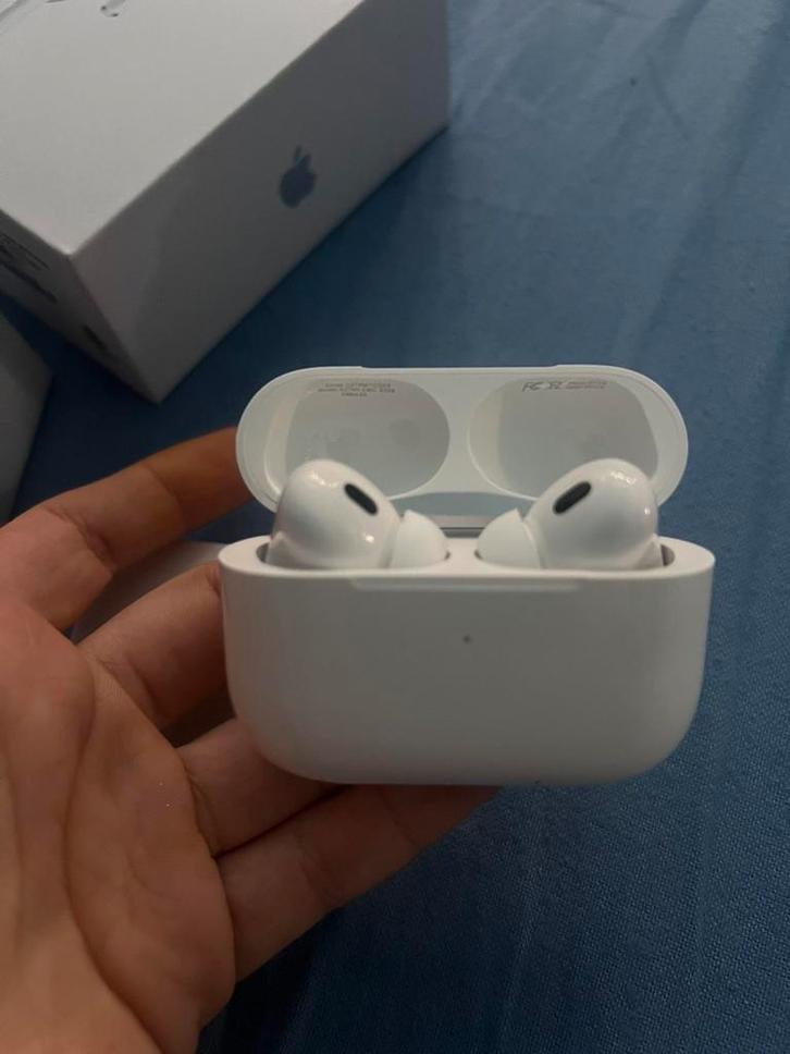 Airpods Pro Gen 2 (originaux), Télécoms, Téléphonie mobile | Écouteurs, Comme neuf, Intra-auriculaires (Earbuds), Bluetooth, Enlèvement ou Envoi