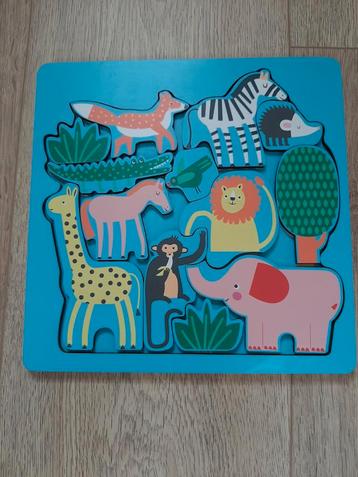 Leuke houten kinderpuzzel met kleurrijke diertjes beschikbaar voor biedingen